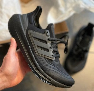 ADI Ultraboost light 23 Triple black