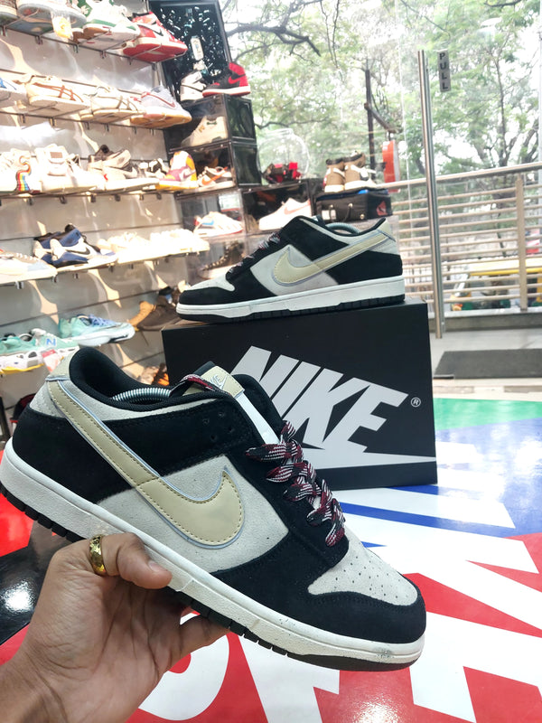 NYK SB DUNK BLACK CREAM