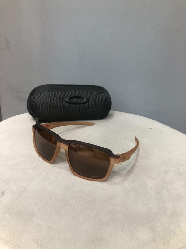 OAKLEY SUNGLASS WITH OG BOX