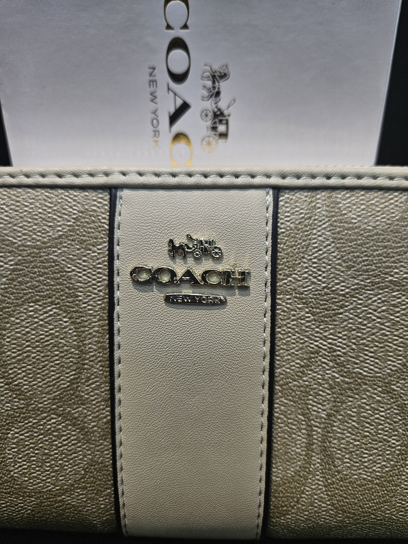 Coach Hand Wallet Brown